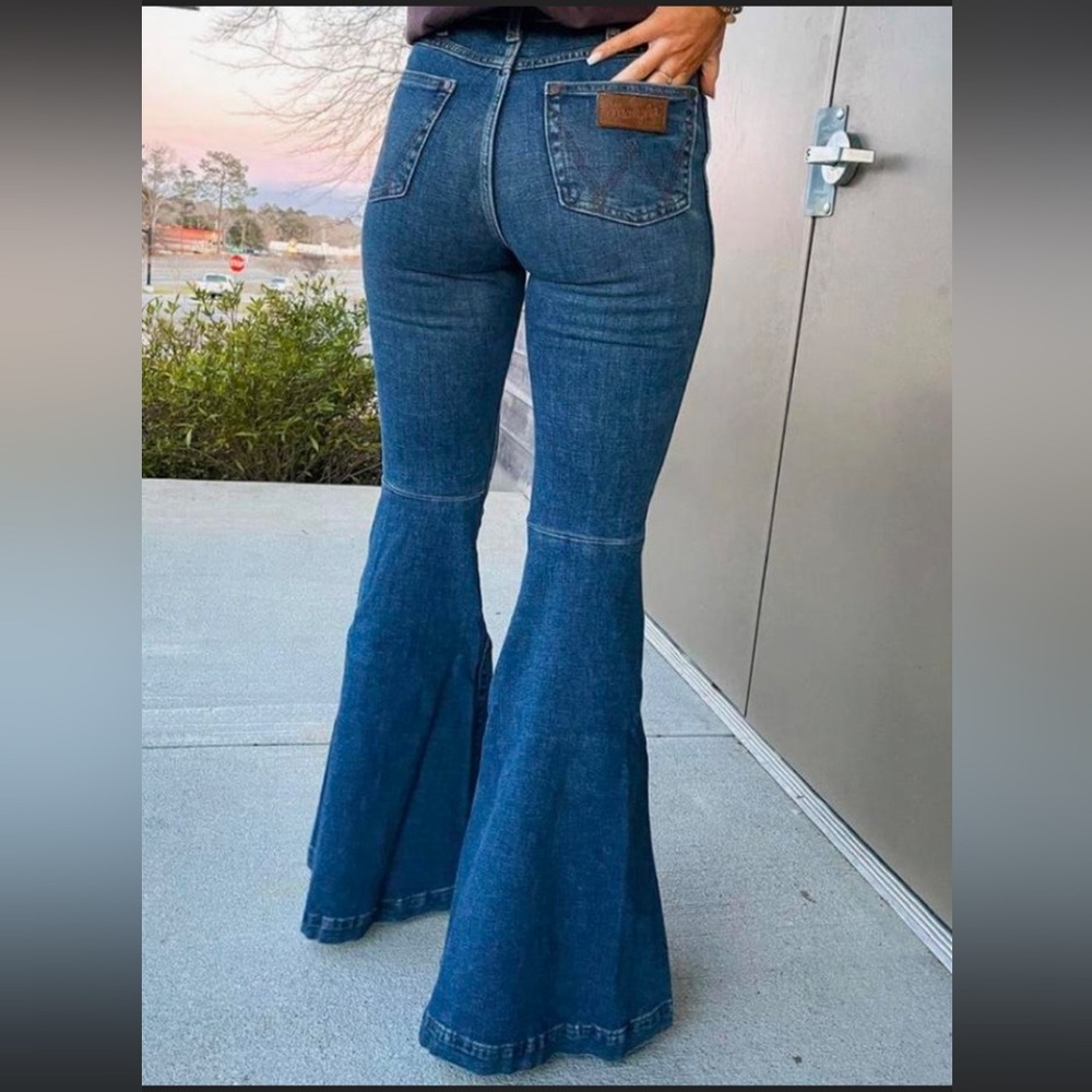 Wrangler retro  bell bottom Women's Jeans
